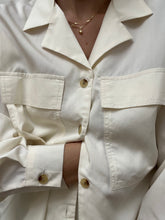 Load image into Gallery viewer, Staple Blanco Button Down 01
