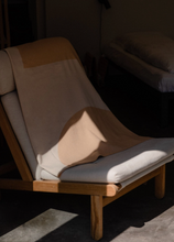 Load image into Gallery viewer, Manifatura - CREMA Throw

